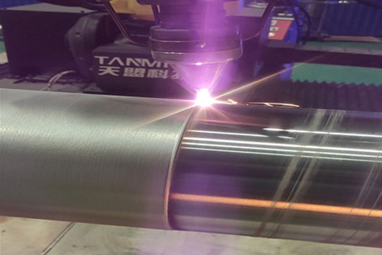 Hollow-roller-with-surface-laser-cladding-processing.jpg